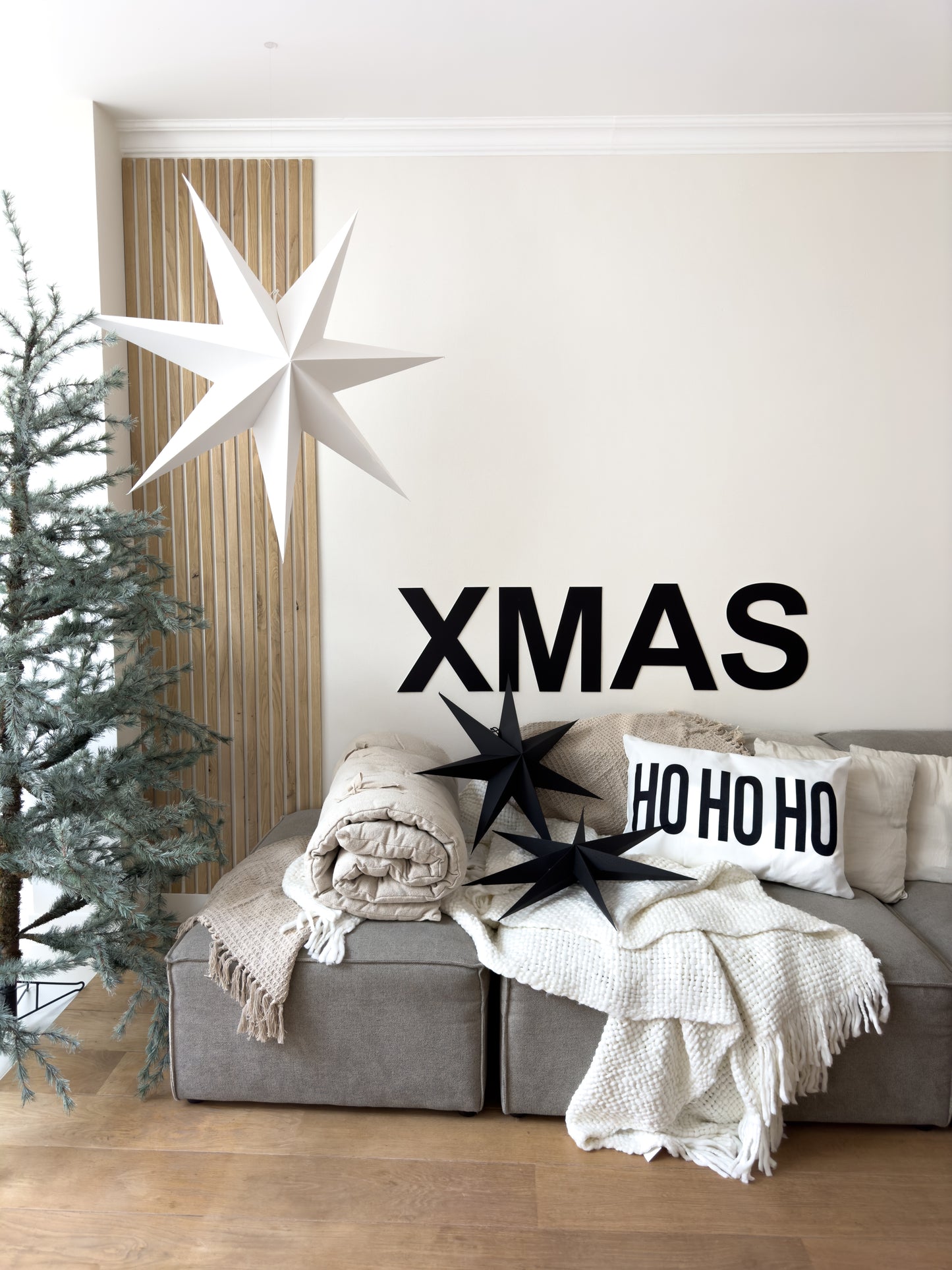 huisje van sanne kerst kussen wit met zwarte tekst ho ho ho