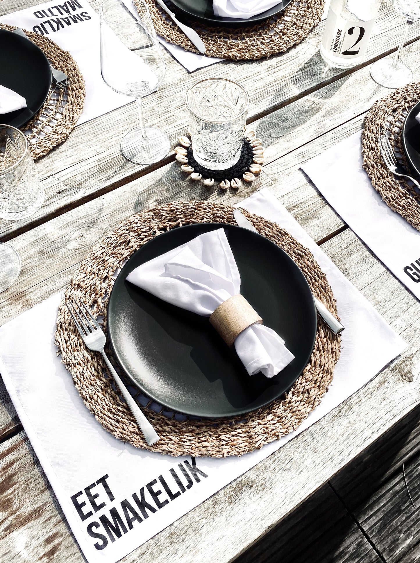 HUISJEVANSANNE stoffen placemats wit met zwarte tekst; eetsmakelijk in verschillende talen, set van 6.