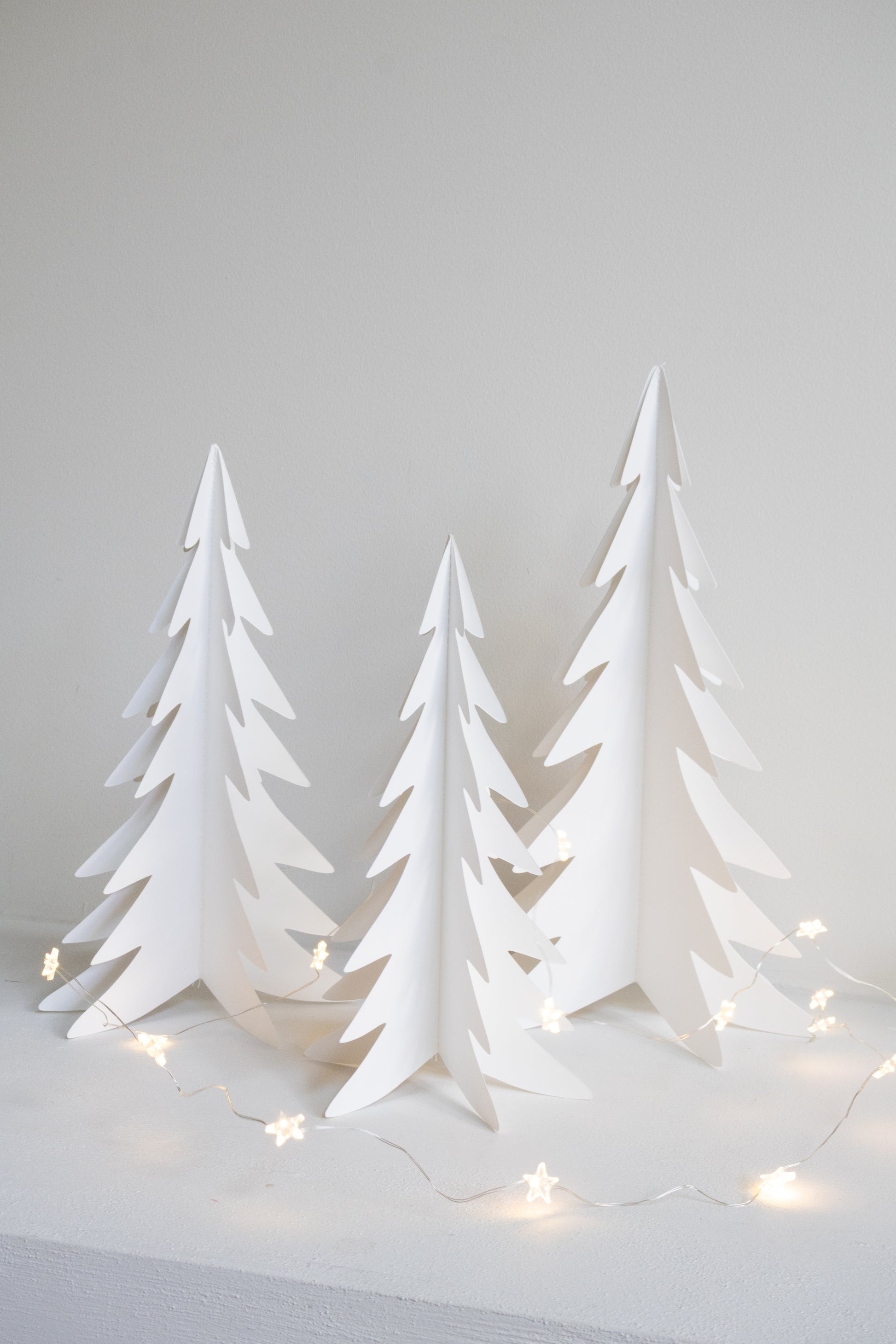 papieren paper cut kerstboompjes wit