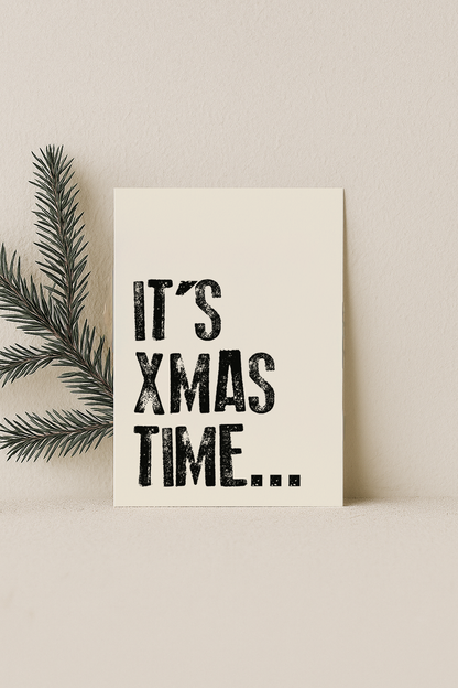 kerst kaart beige met zwarte letters it's xmas time