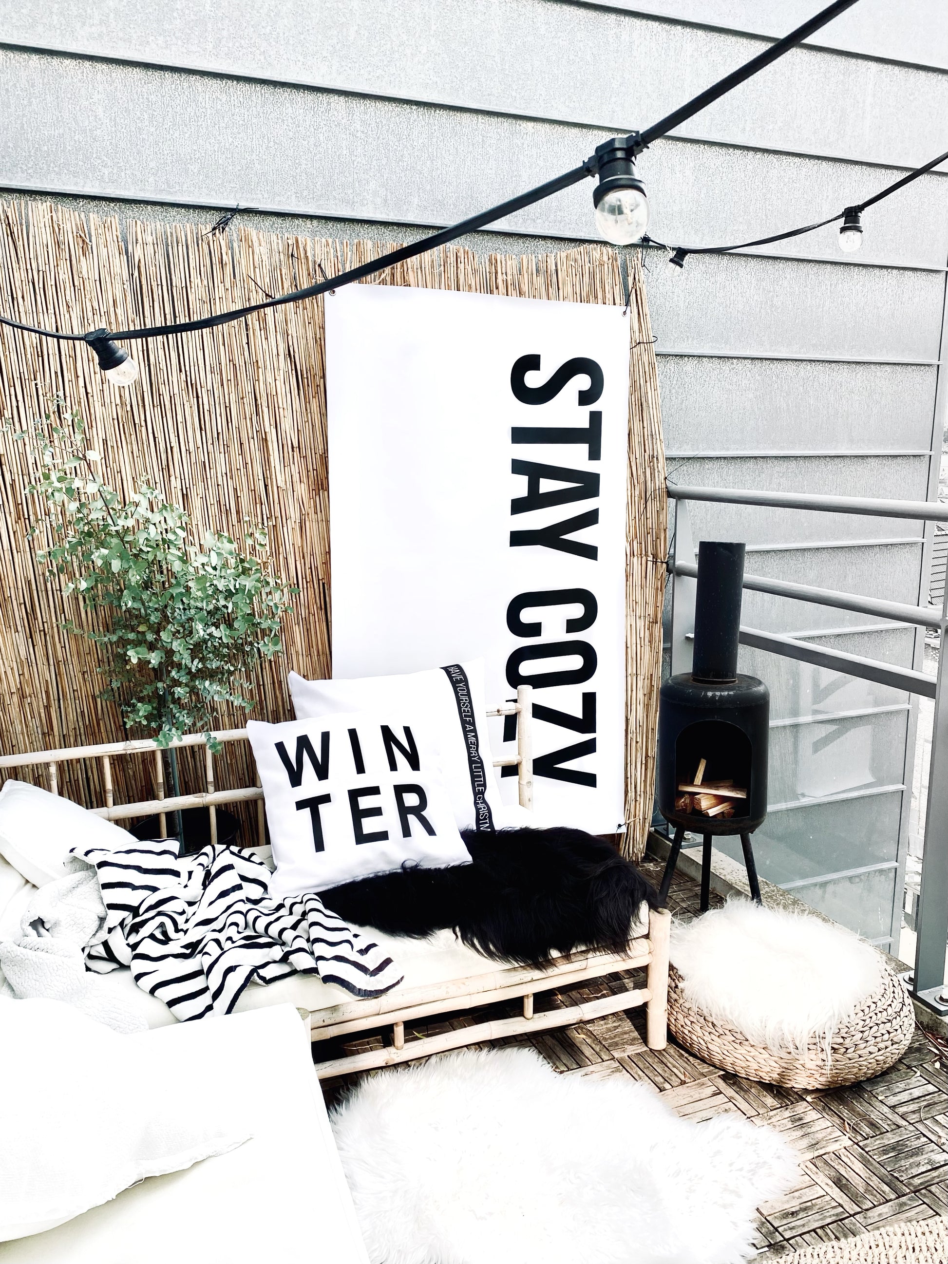 huisjevansanne tuinposter zwart wit met tekst stay cozy