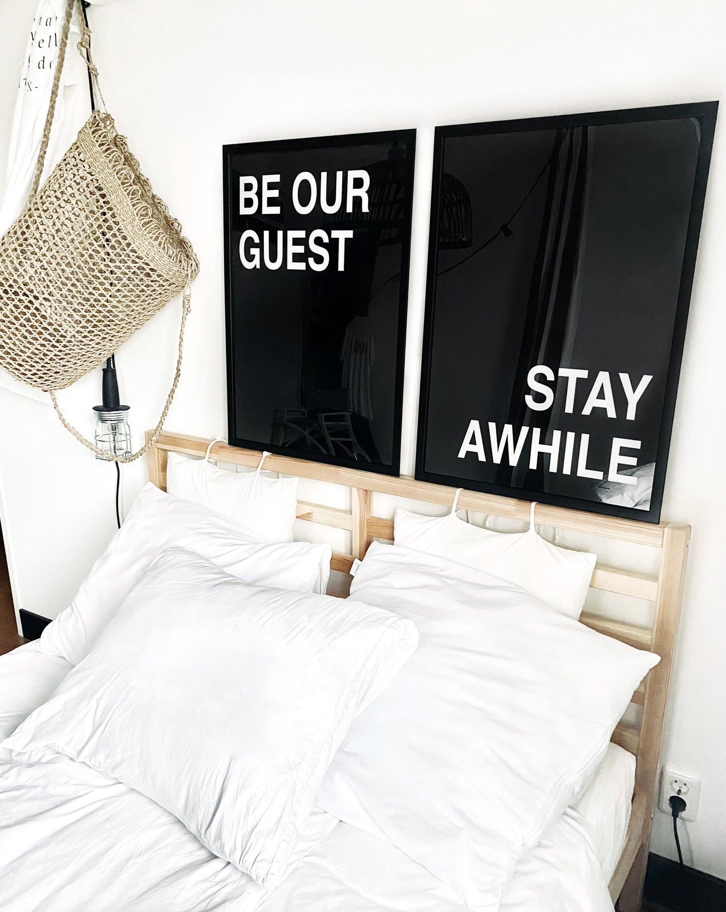huisjevansanne poster zwart wit met tekst be our guest, stay awhile